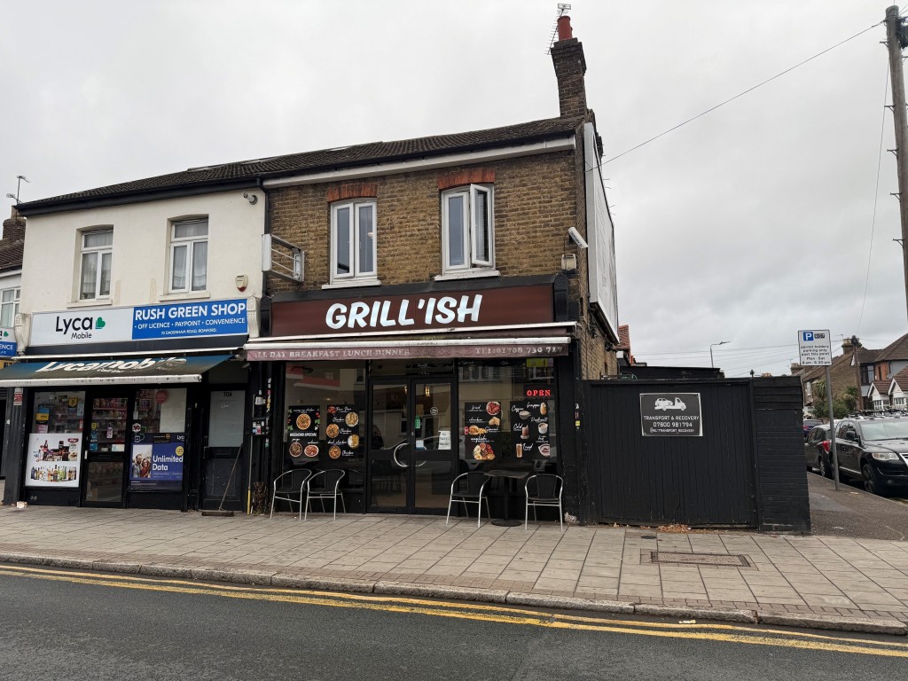 Lot: 83 - RESIDENTIAL INVESTMENT IN POPULAR LOCATION - Front of property taken from street